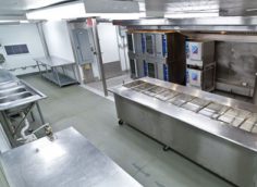 single-freezer-preparation-kitchen-trailer_19