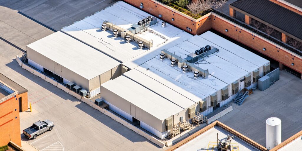 Aerial view of KCI's 9,000-square-foot, 20-unit temporary commercial kitchen facility at San Antonio Military Medical Center in Texas.
